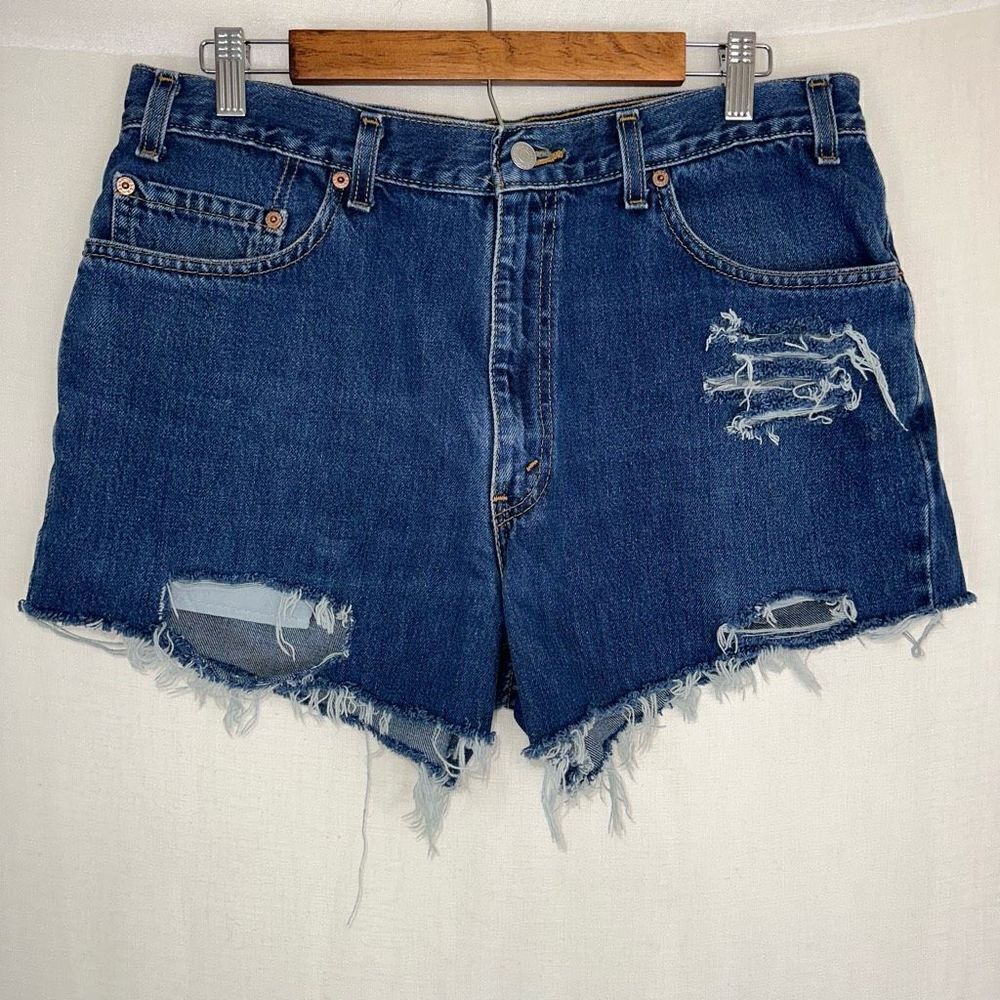 Levi’s 550 Relaxed Fit Hi-Rise Distressed Denim Shorts Womens Retro Raw Cut Offs